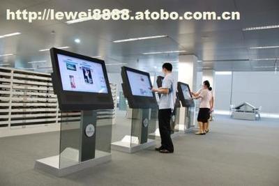 山東液晶廣告機(jī)觸摸屏采購(gòu)指南 聚焦?jié)蠘肪S永道LW-520